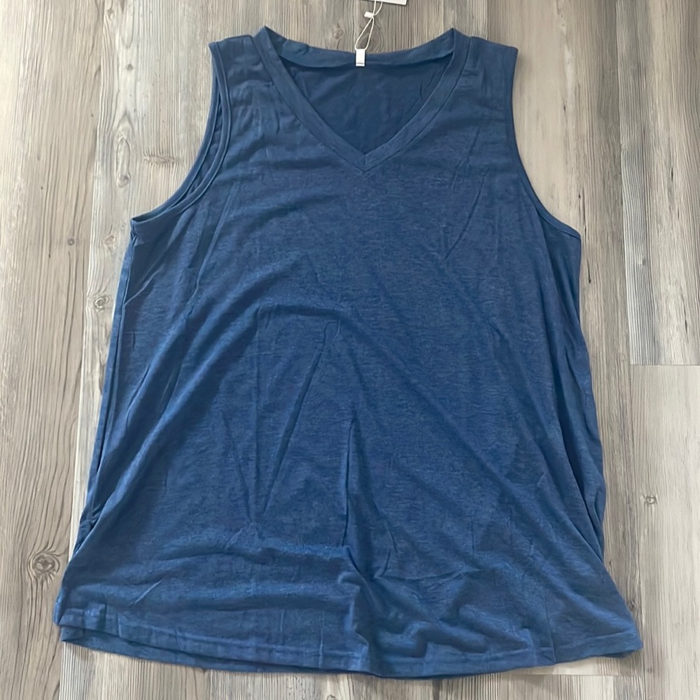 Alloegt NWT, v neck tank, 14W